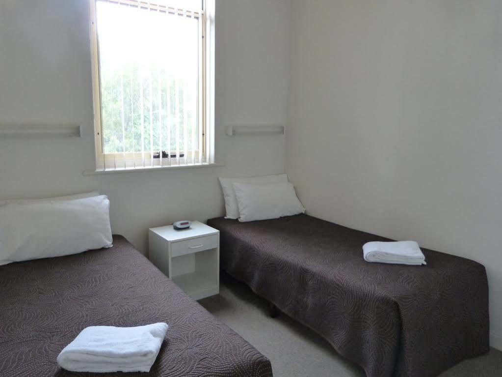 Glenelg Holiday Apartments - Corfu Adelaide Luaran gambar