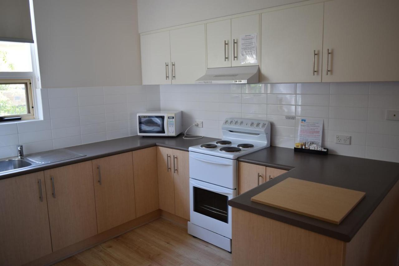 Glenelg Holiday Apartments - Corfu Adelaide Luaran gambar