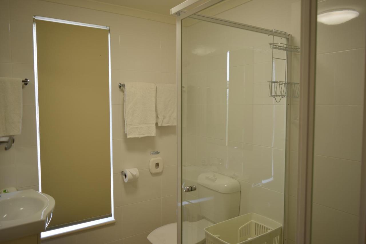 Glenelg Holiday Apartments - Corfu Adelaide Luaran gambar